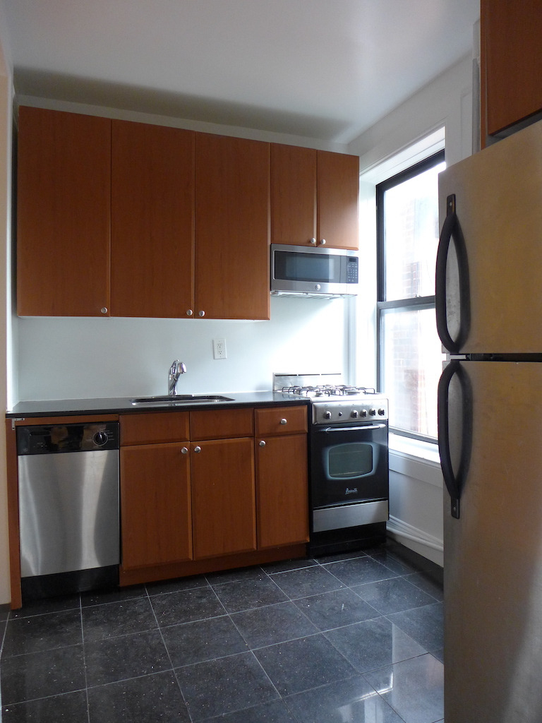 229 East 12th Street - Photo 3