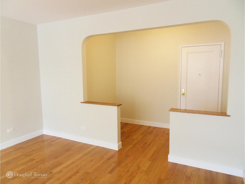 252 East 61st St - Photo 2