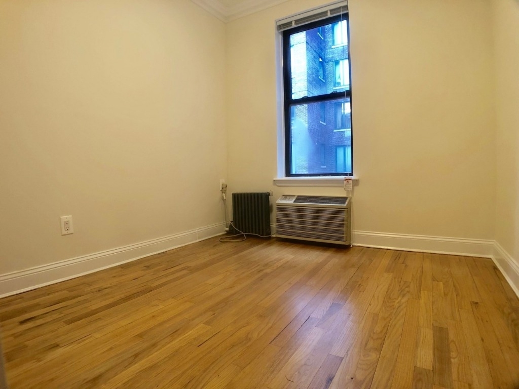 326 east 58 street - Photo 2