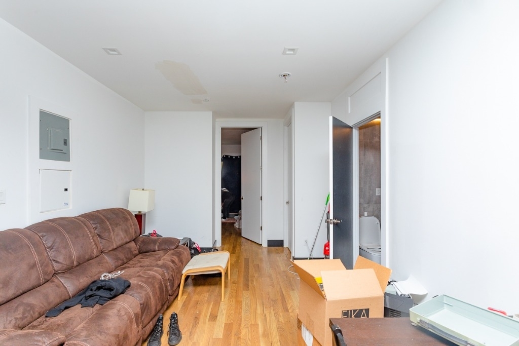 562 Park pl - Photo 2