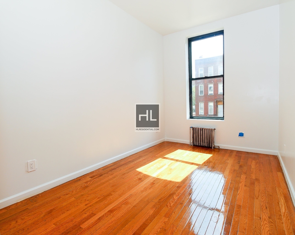 301 Franklin Avenue - Photo 2