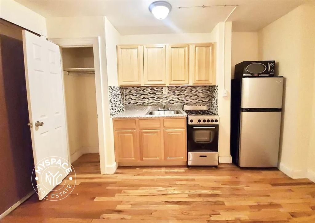 33 Brevoort Place - Photo 0