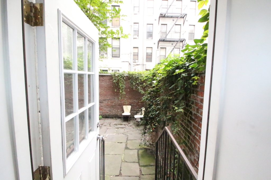 635 East 6th Street - Photo 1