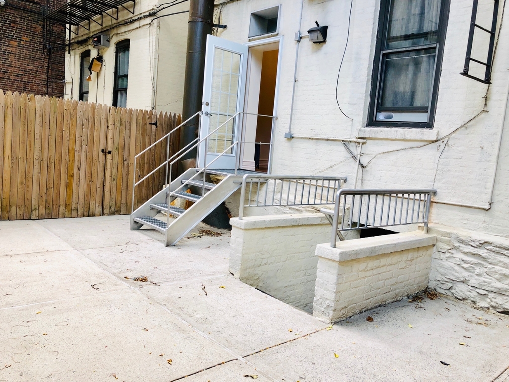 West 106th Street - Photo 3