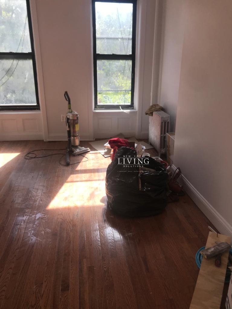 534 Hancock Street - Photo 3