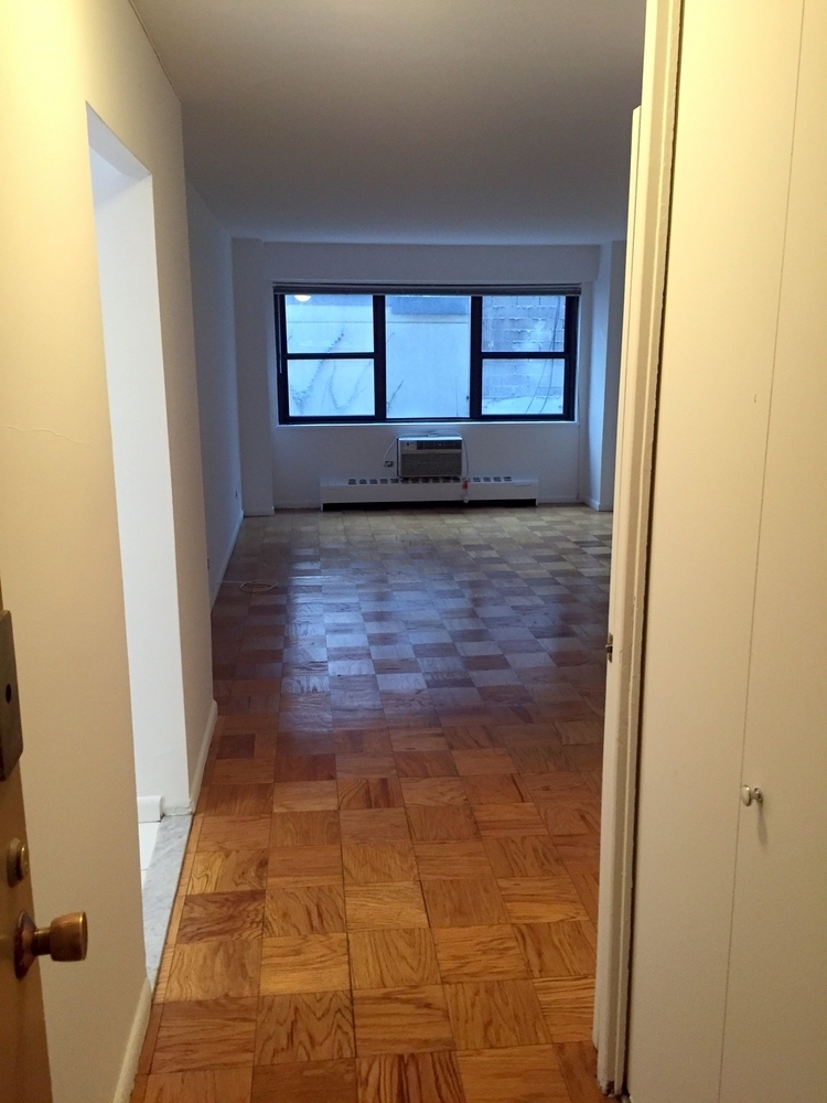 East 46th street - Photo 1