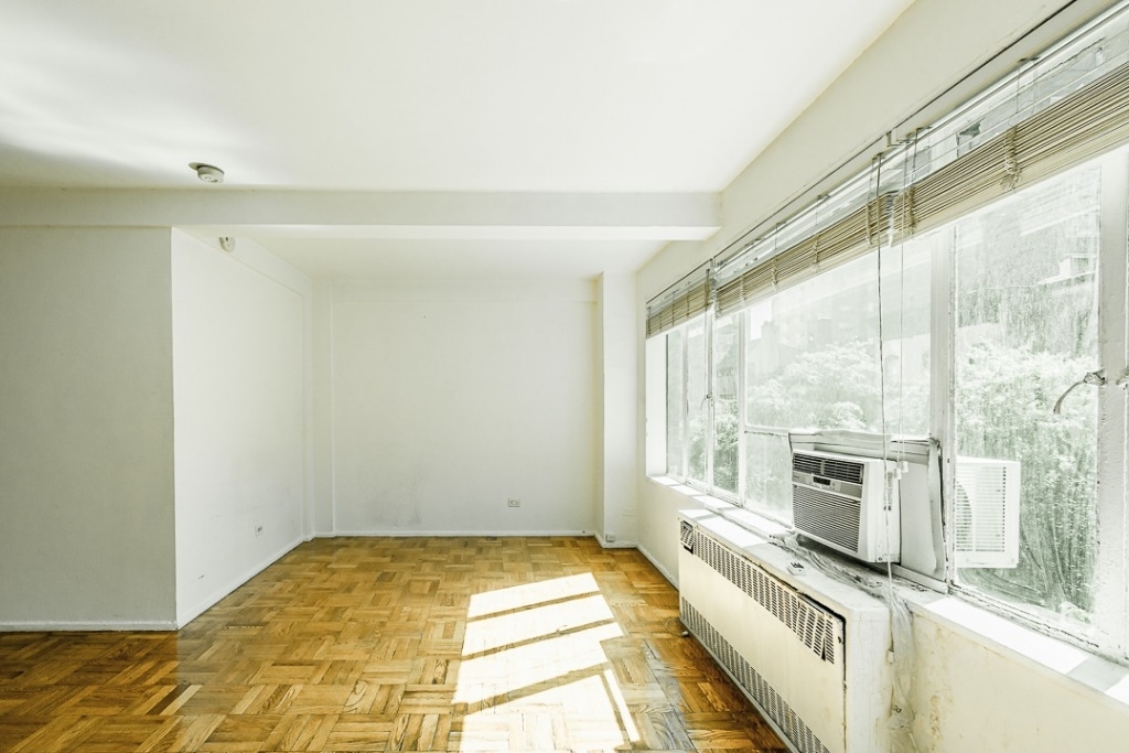 117 East 37th Street - Photo 1