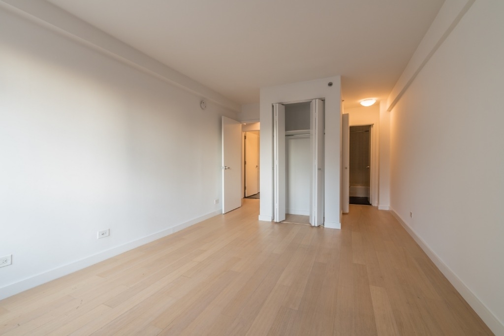 222 East 39th Street - Photo 3