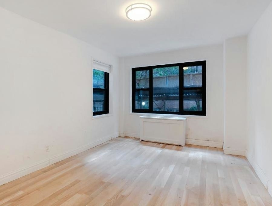 405 East 56 St - Photo 3