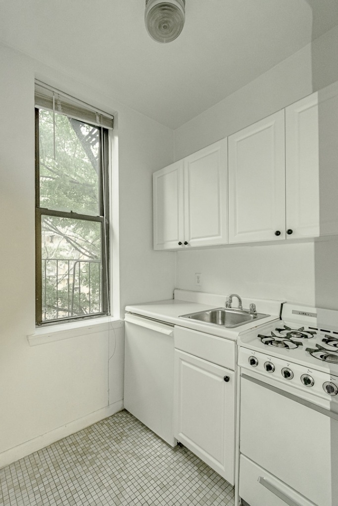 313 East 85th Street - Photo 2