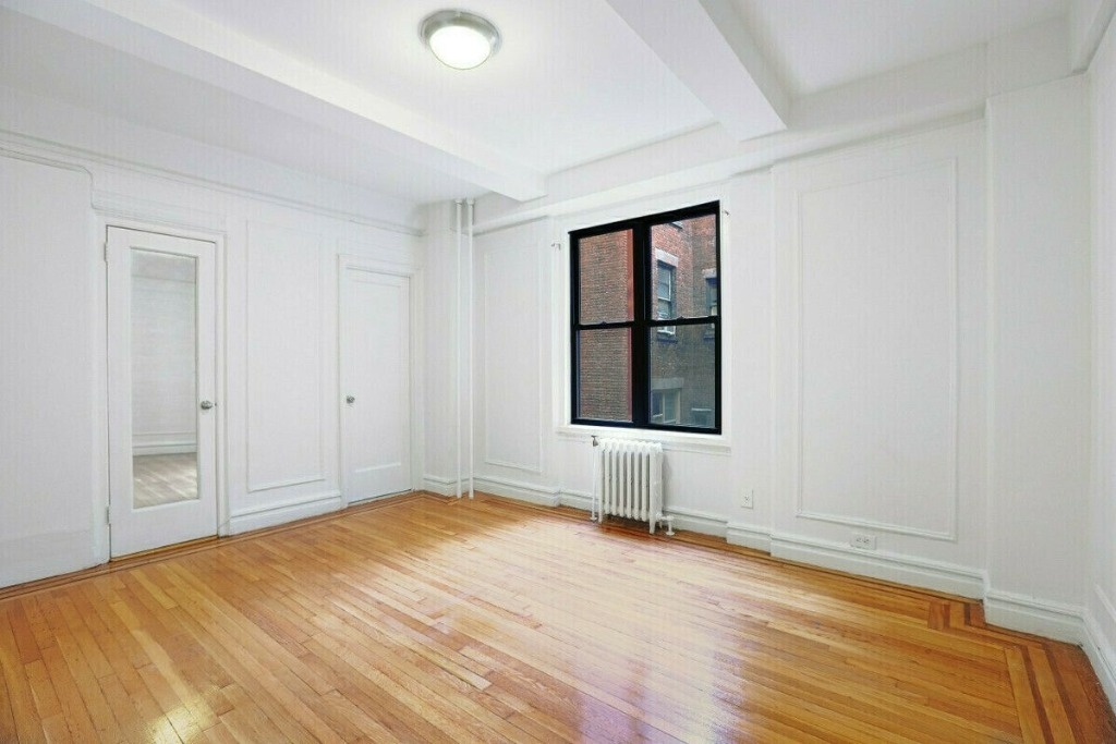 208 West 23rd Street - Photo 9