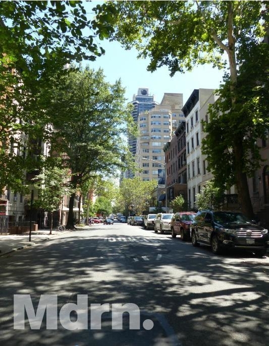 East 61st Street - Photo 10