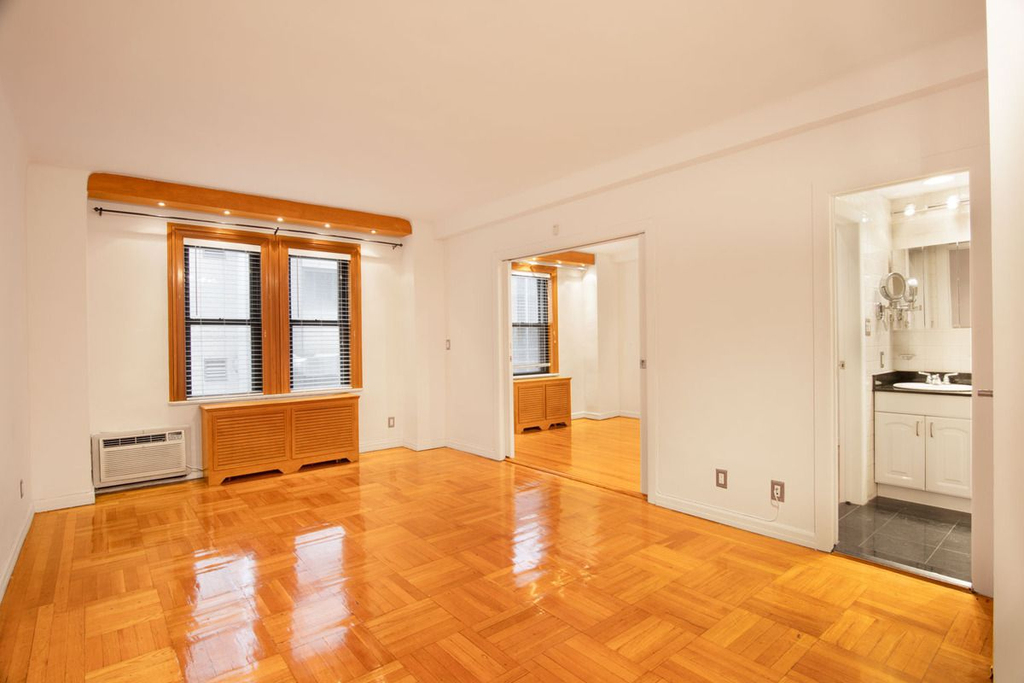 W 58 St - Photo 1