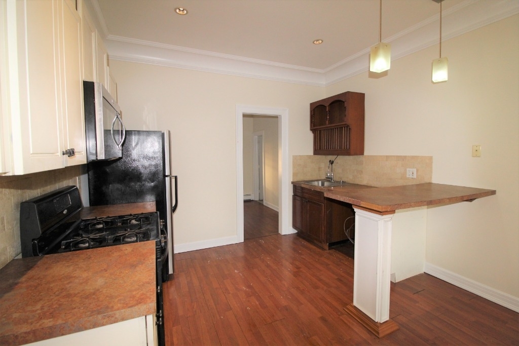 107 Nelson Street  - Photo 1