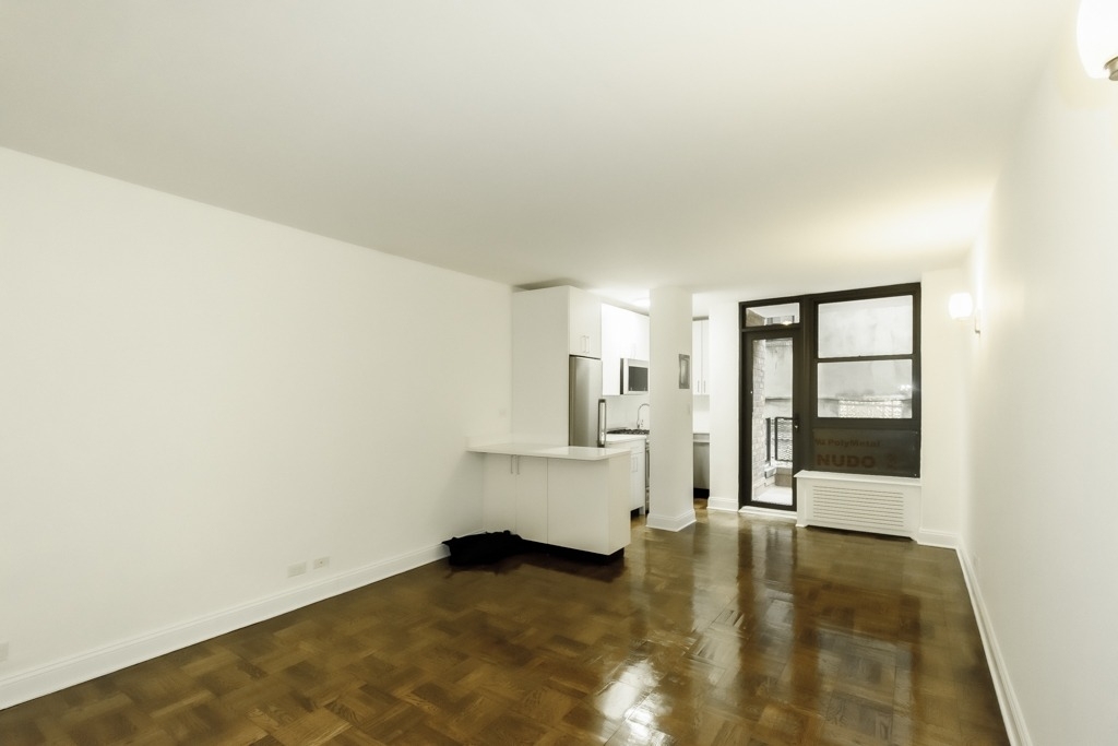 165 East 35th Street - Photo 1