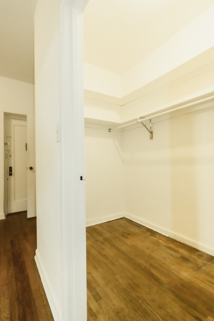 120 East 62nd Street - Photo 4