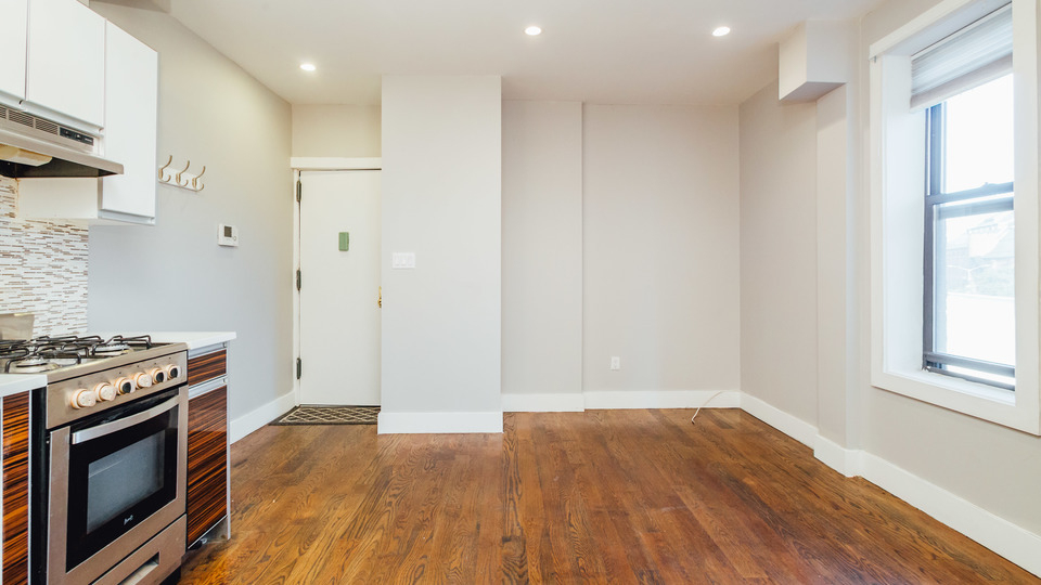 557 Franklin Avenue  - Photo 10