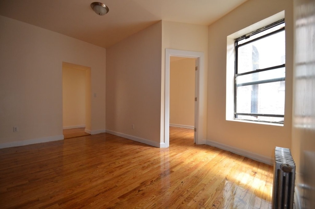 164 Amsterdam Ave - Photo 0