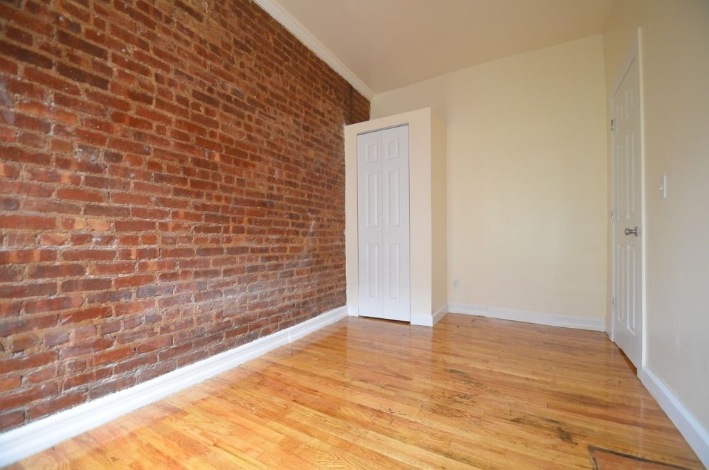 164 Amsterdam Ave - Photo 3