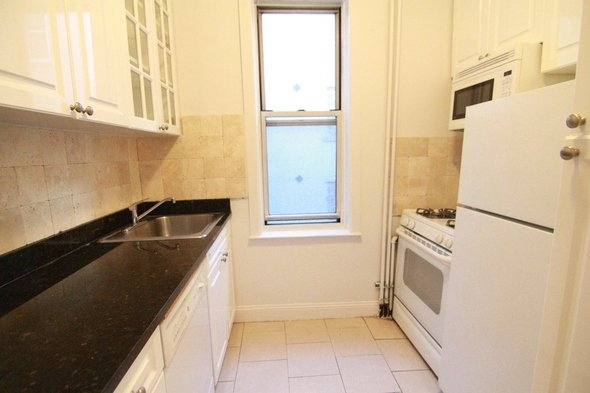 402 West 44 Street - Photo 6