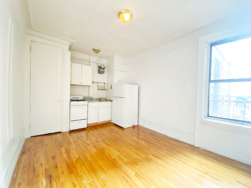 540 Manhattan Avenue - Photo 0