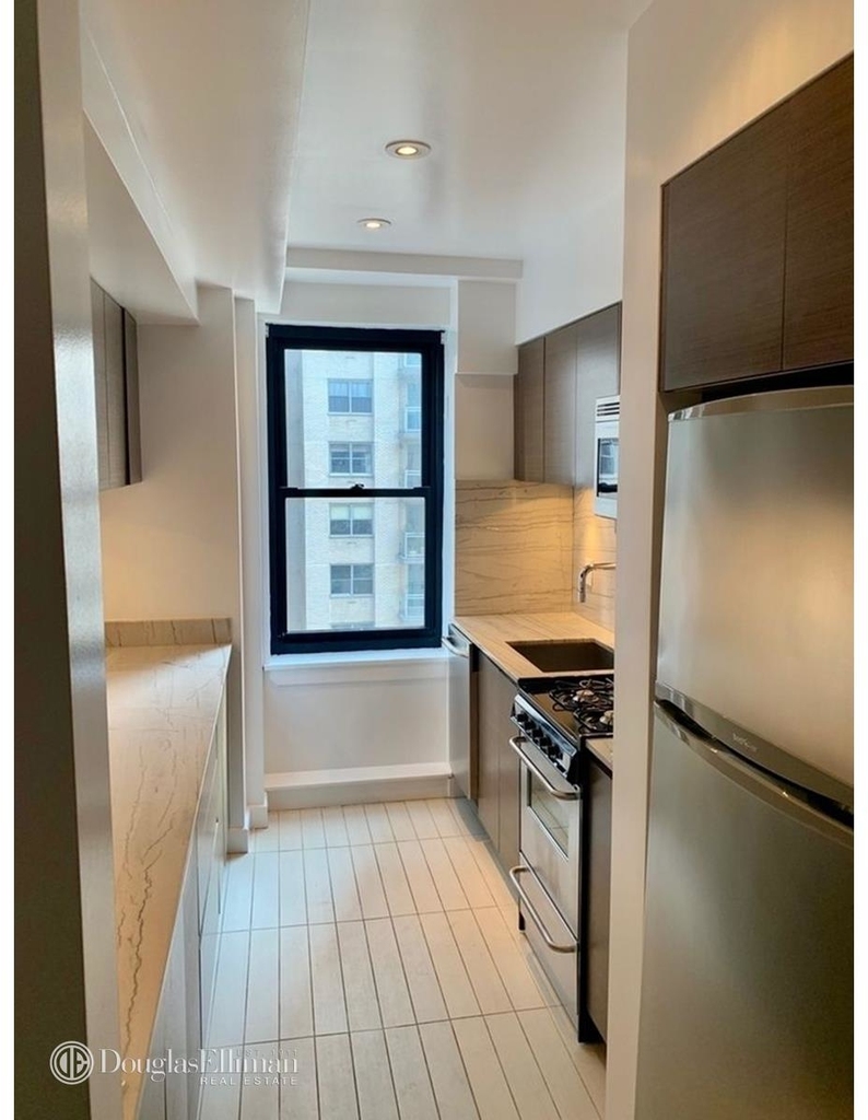 400 East 57th St - Photo 1