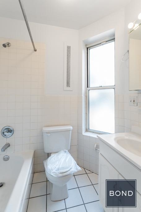 1435 First Avenue - Photo 3