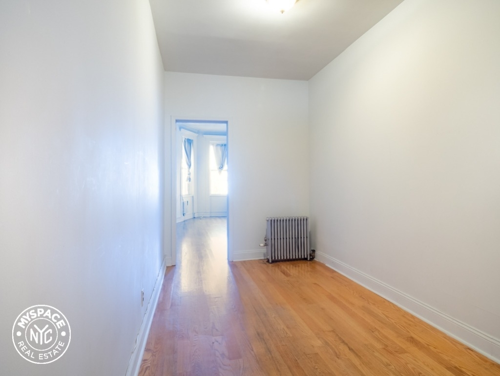 1734 Bleecker - Photo 2