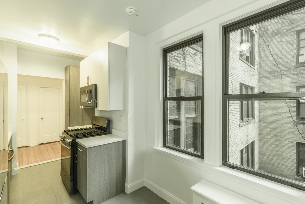 237 East 20th Street - Photo 3