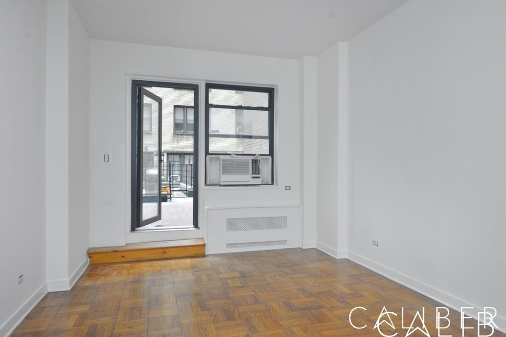 East 55th Street - Photo 3