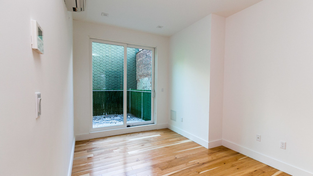 1048 Manhattan Ave. - Photo 4