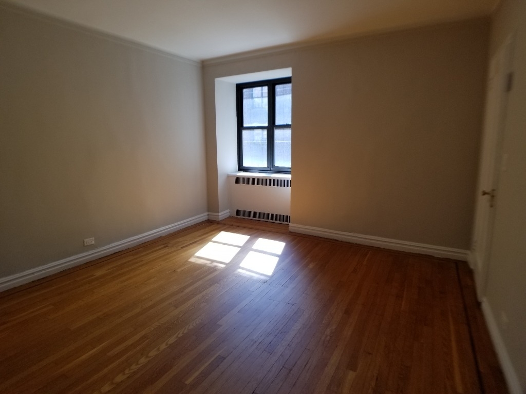 888 Grand Concourse - Photo 4