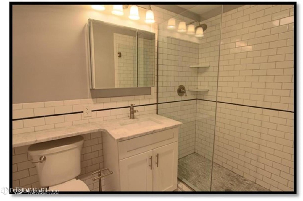 250 West 47th St - Photo 2