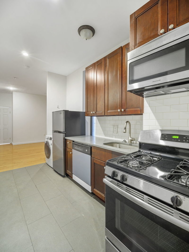 207 East 14th Street - Photo 7