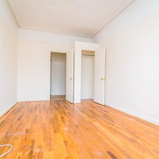 1024 Halsey street - Photo 2