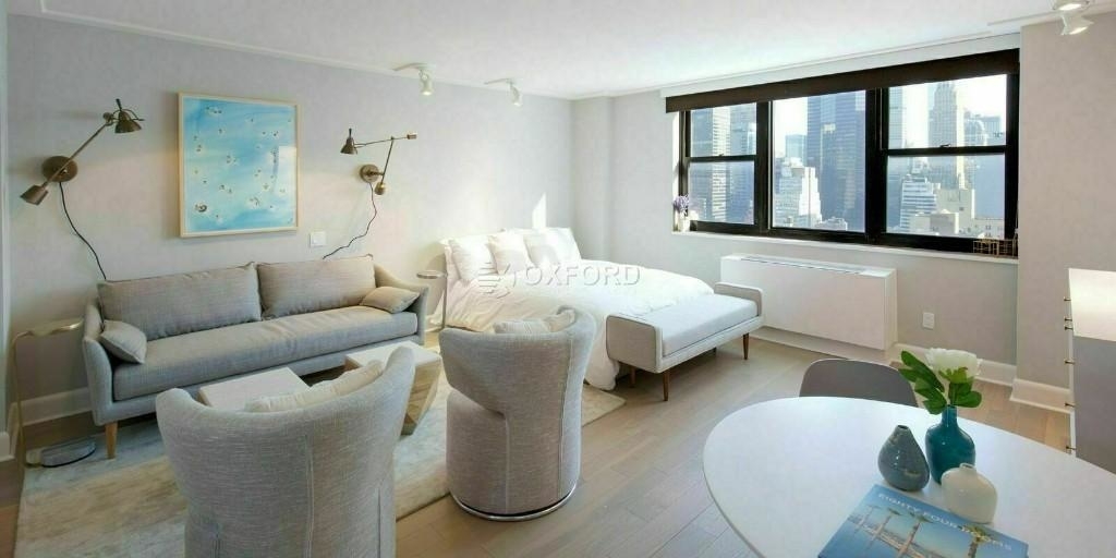 150 East 34th Street - Photo 1