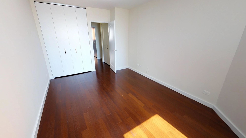 401 East 34th Street - Photo 4