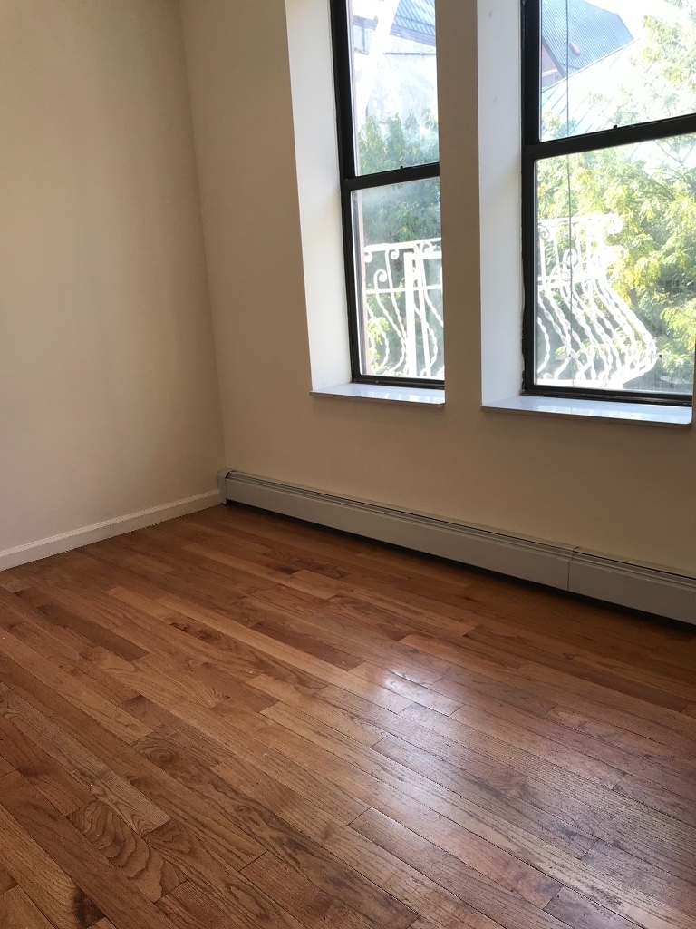  ROOMS Available-in modern apartment w 115th st - Photo 2