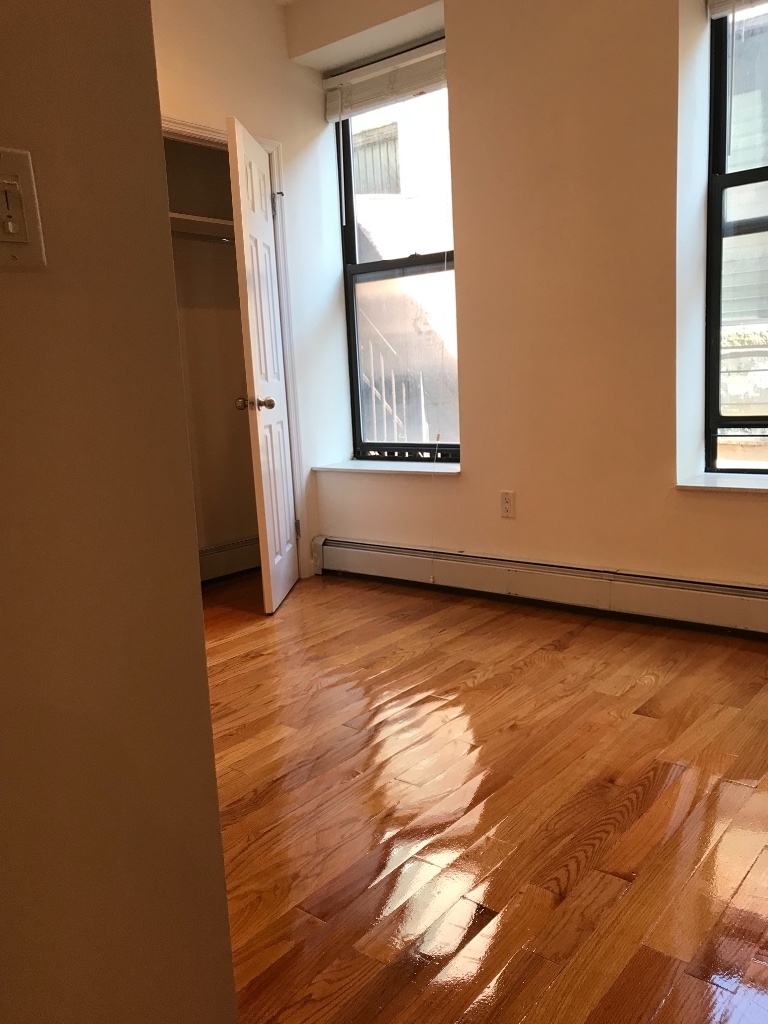  ROOMS Available-in modern apartment w 115th st - Photo 1