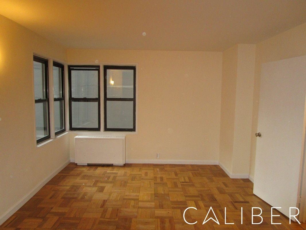 360 East 72nd Street - Photo 4