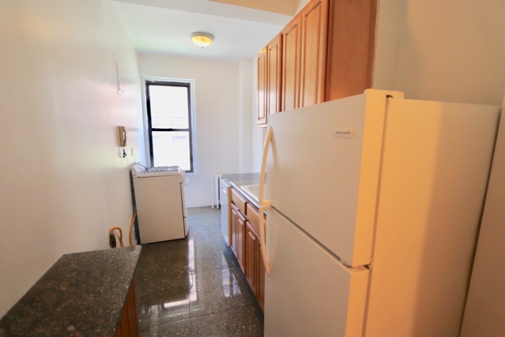 200 east 35 - Photo 2