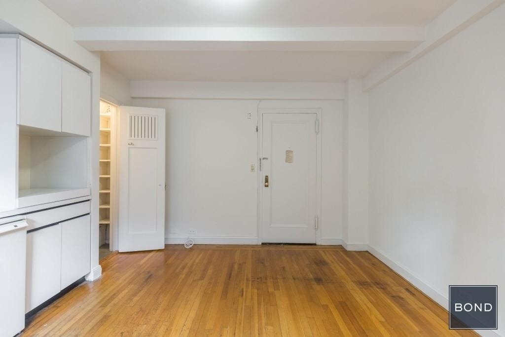 330 East 43rd street - Photo 1