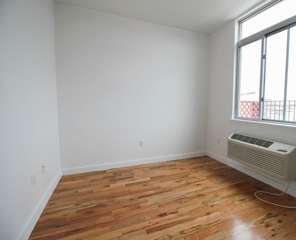 Noll St, Brooklyn, NY 11237 - Photo 2