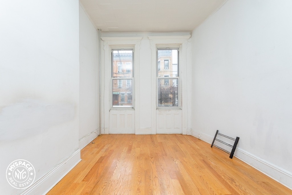 17-34 Bleecker St - Photo 9