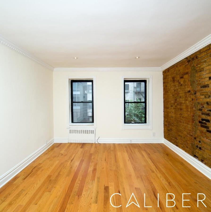 East 75th Street - Photo 1