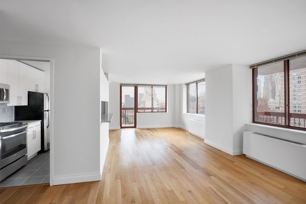 260 West 52nd Street - Photo 1