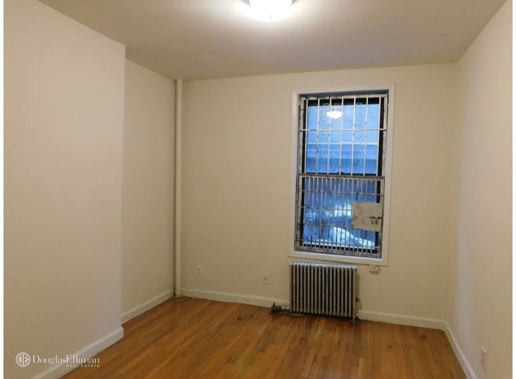 405 West 49th St - Photo 2