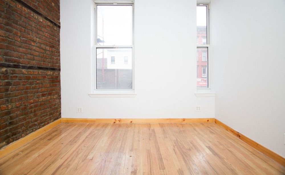 553 Grand St - Photo 3