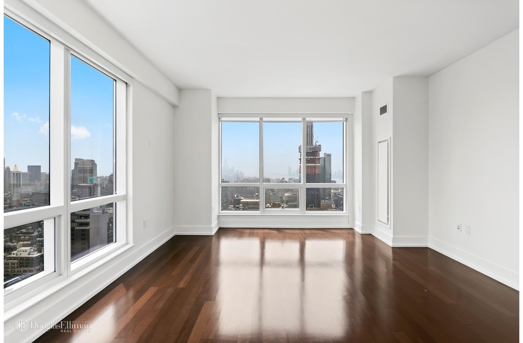 350 West 42nd St - Photo 7