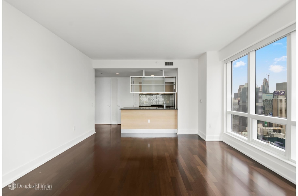 350 West 42nd St - Photo 6